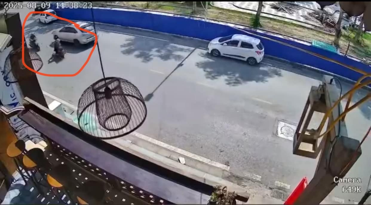 Hải Phòng: Lấn làn thiếu quan sát gặp phóng nhanh, hai xe máy tông nhau trực diện