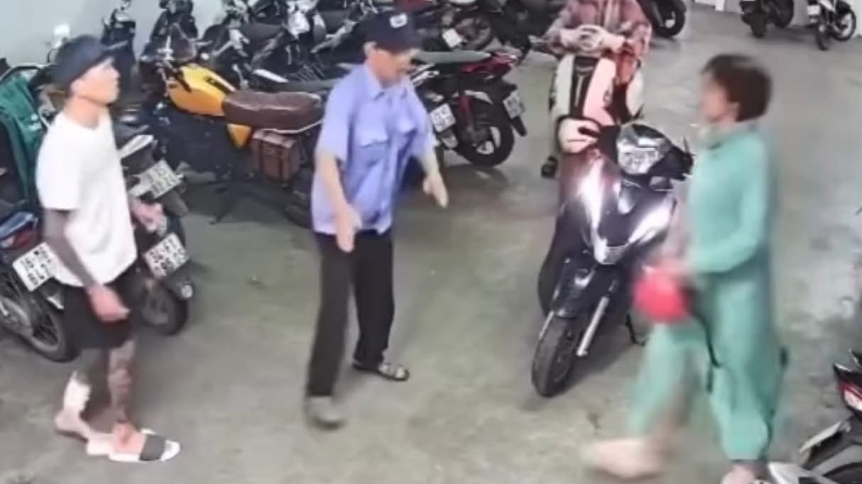 Cô gái Hà Nội phản đòn, khống chế nam thanh niên xăm trổ ở hầm giữ xe