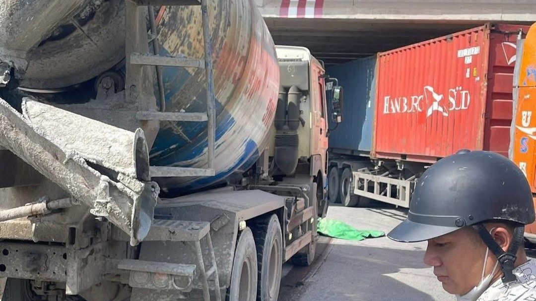 Va chạm giữa xe bồn và xe điện khiến nữ sinh lớp 10 tử vong