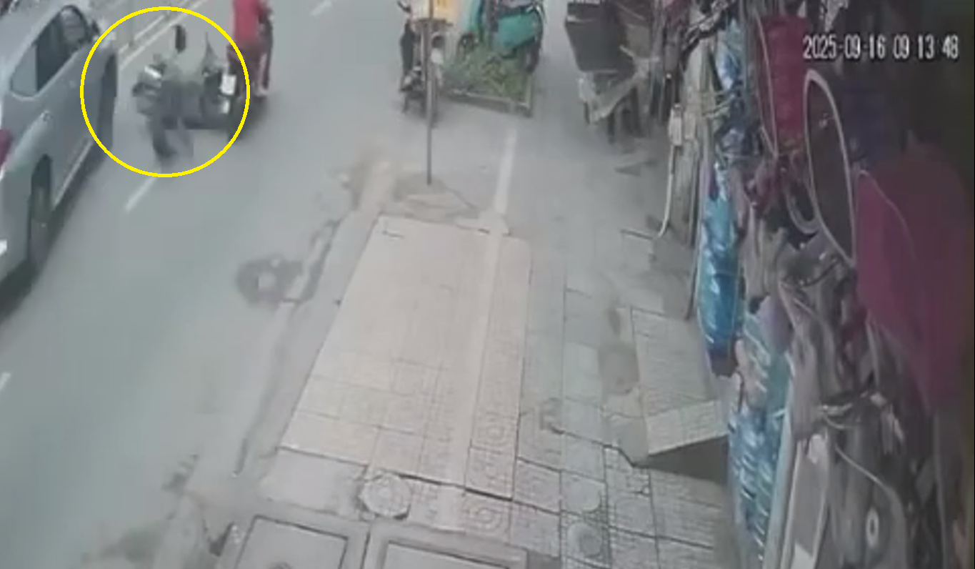 Ô tô tông loạt xe máy ở TP.HCM khiến 3 người bị thương