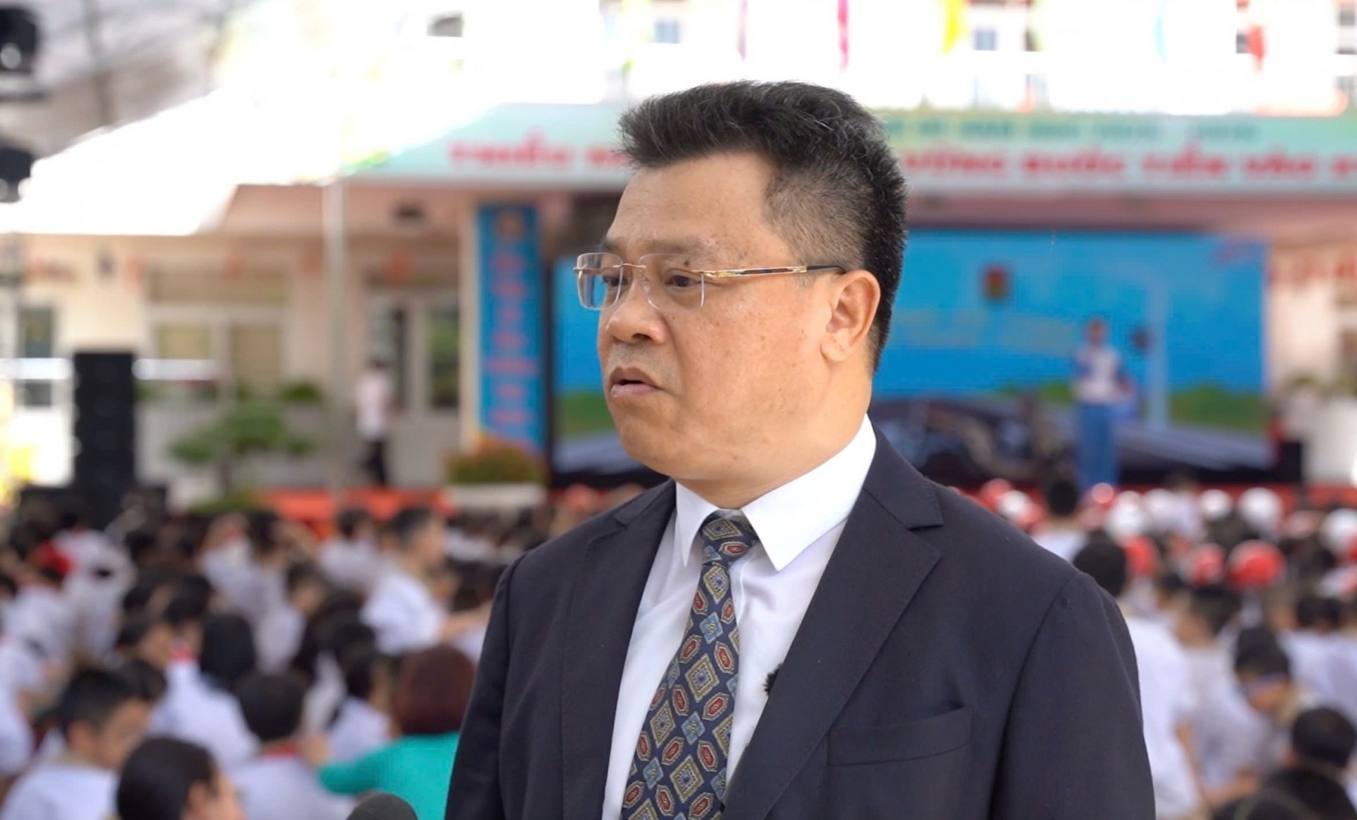 Ông Lê Kim Thành phát biểu tại Chương trình Trao tặng mũ bảo hiểm cho học sinh lớp Một toàn quốc năm học 2025-2026