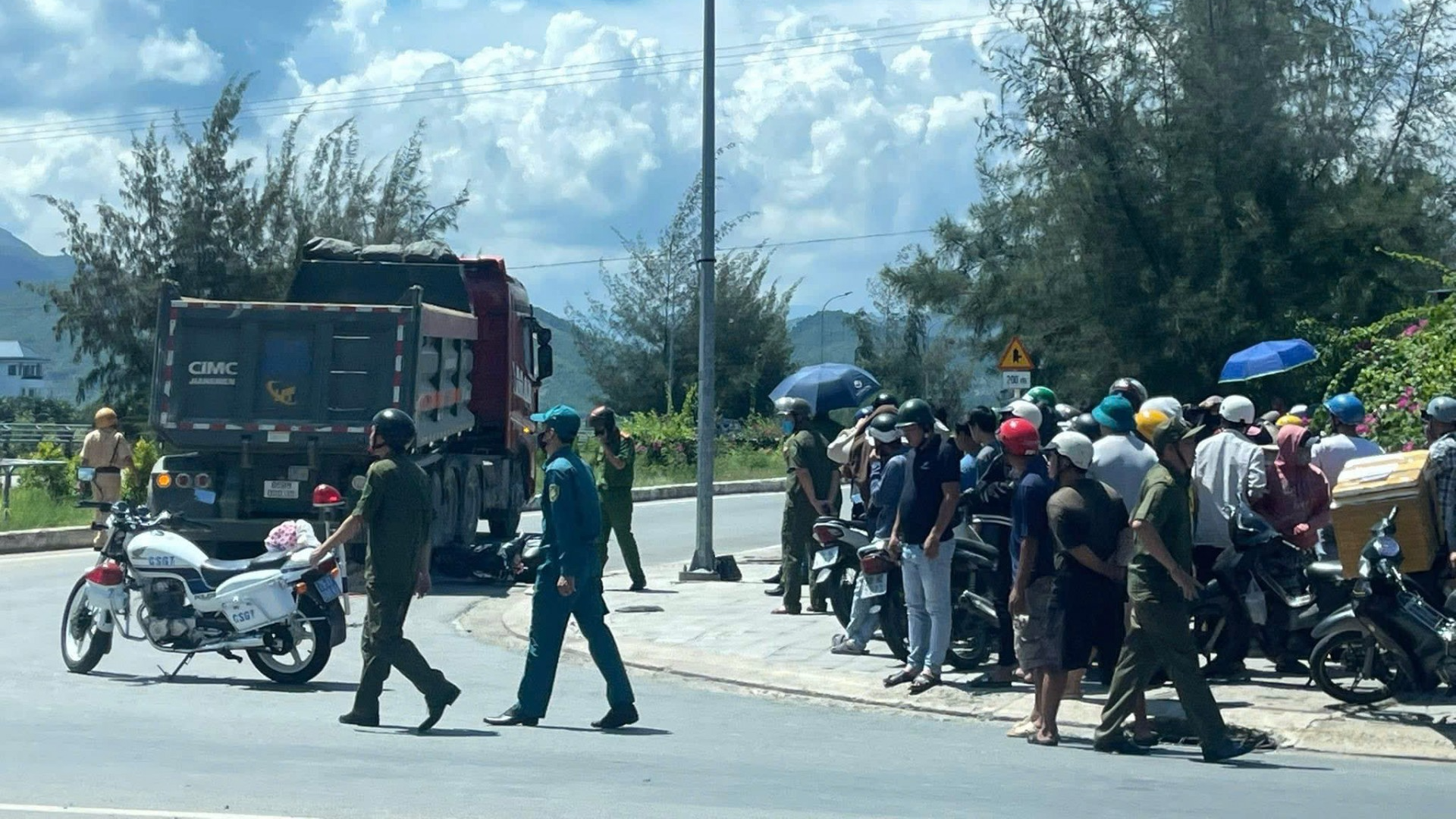 Khánh Hòa: Va chạm với xe đầu kéo, một thiếu nữ tử vong tại chỗ