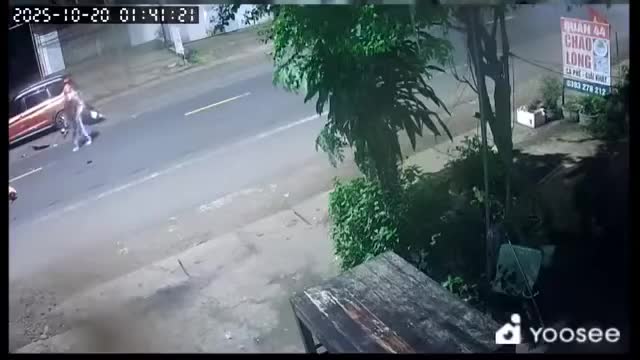 Giữa đêm, thanh niên đi xe máy lao thẳng vào ô tô đang đỗ ven đường