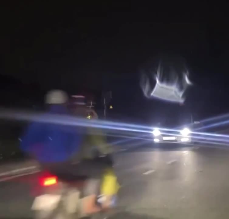 CSGT đuổi theo xe đi lùi