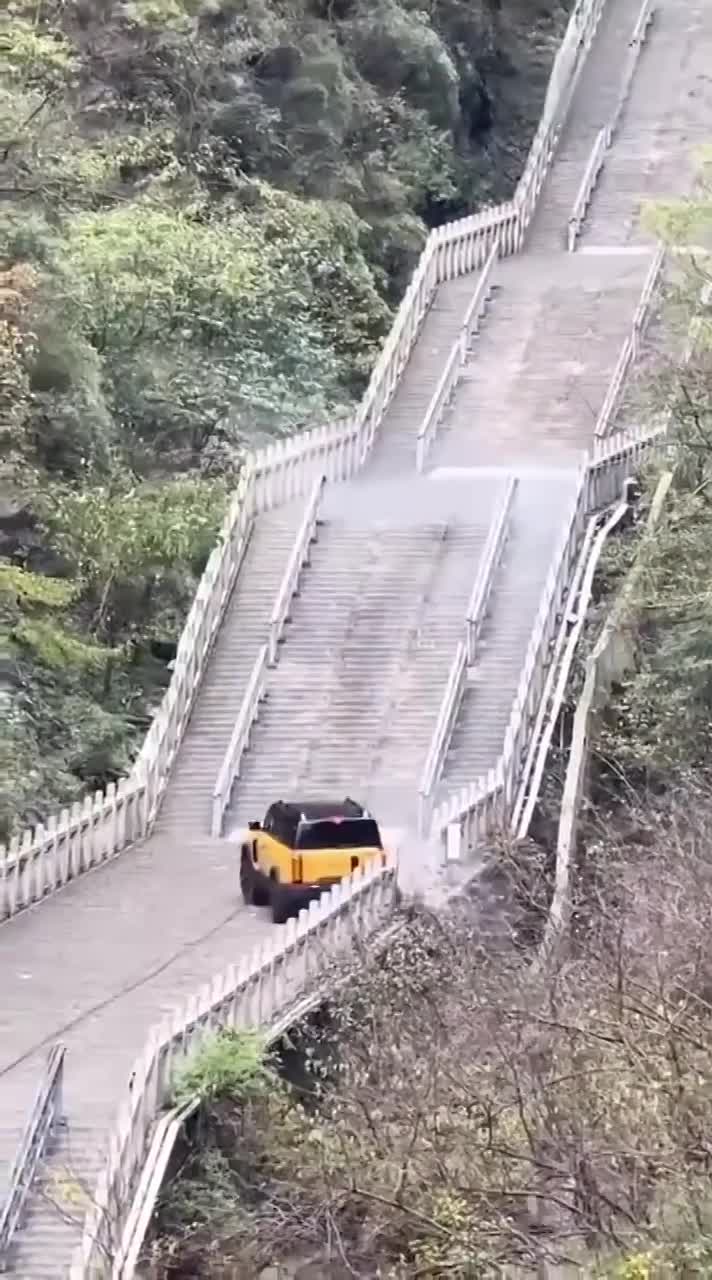 Chery Fulwin X3L trượt bậc thang Thiên Môn