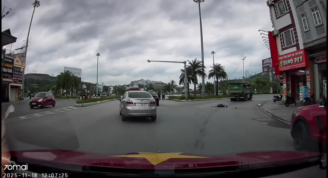 Va chạm với xe tải, người đàn ông lái xe máy tử vong