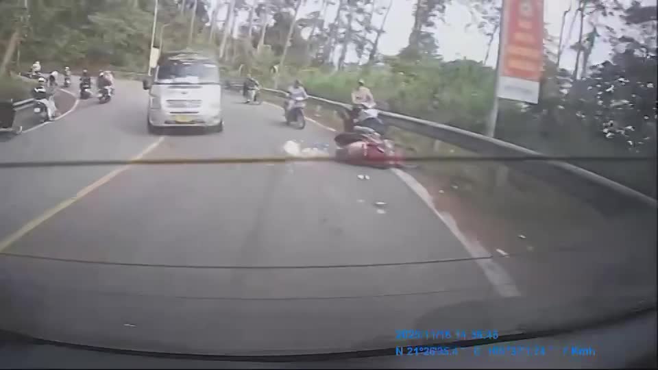 Camera phía sau vụ tai nạn trên đường lên Tam Đảo