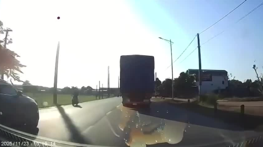 Ô tô con phóng nhanh, vượt ẩu tông trúng xe 16 chỗ đang chạy chiều ngược lại