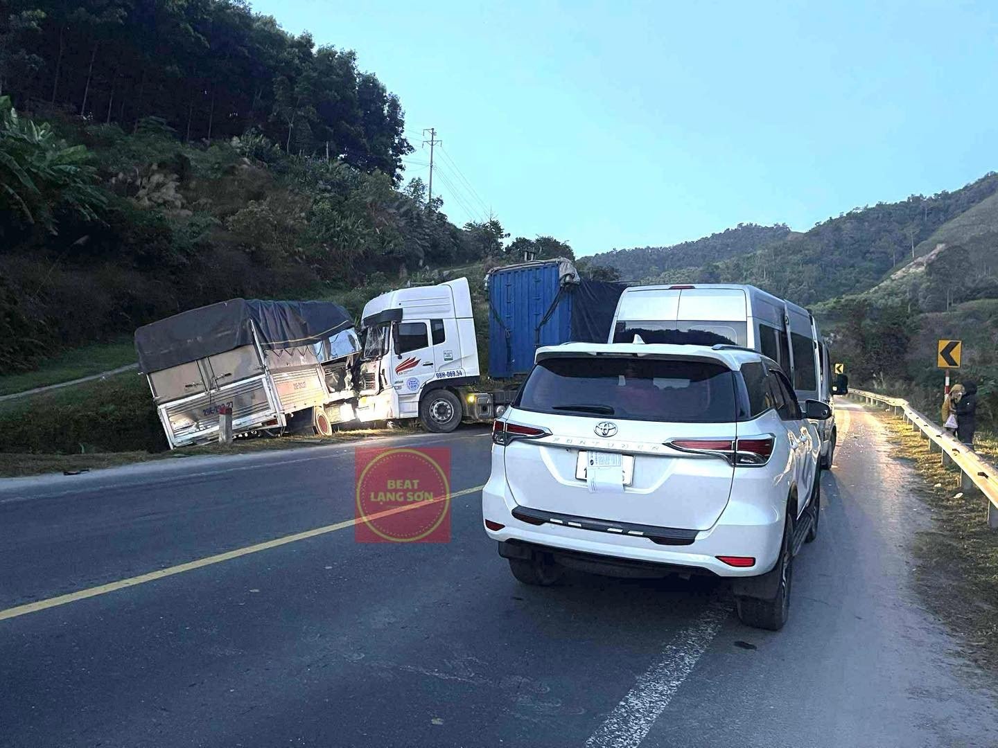 Tai nạn liên hoàn giữa 4 xe ô tô tại Sài Hồ, Chi Lăng