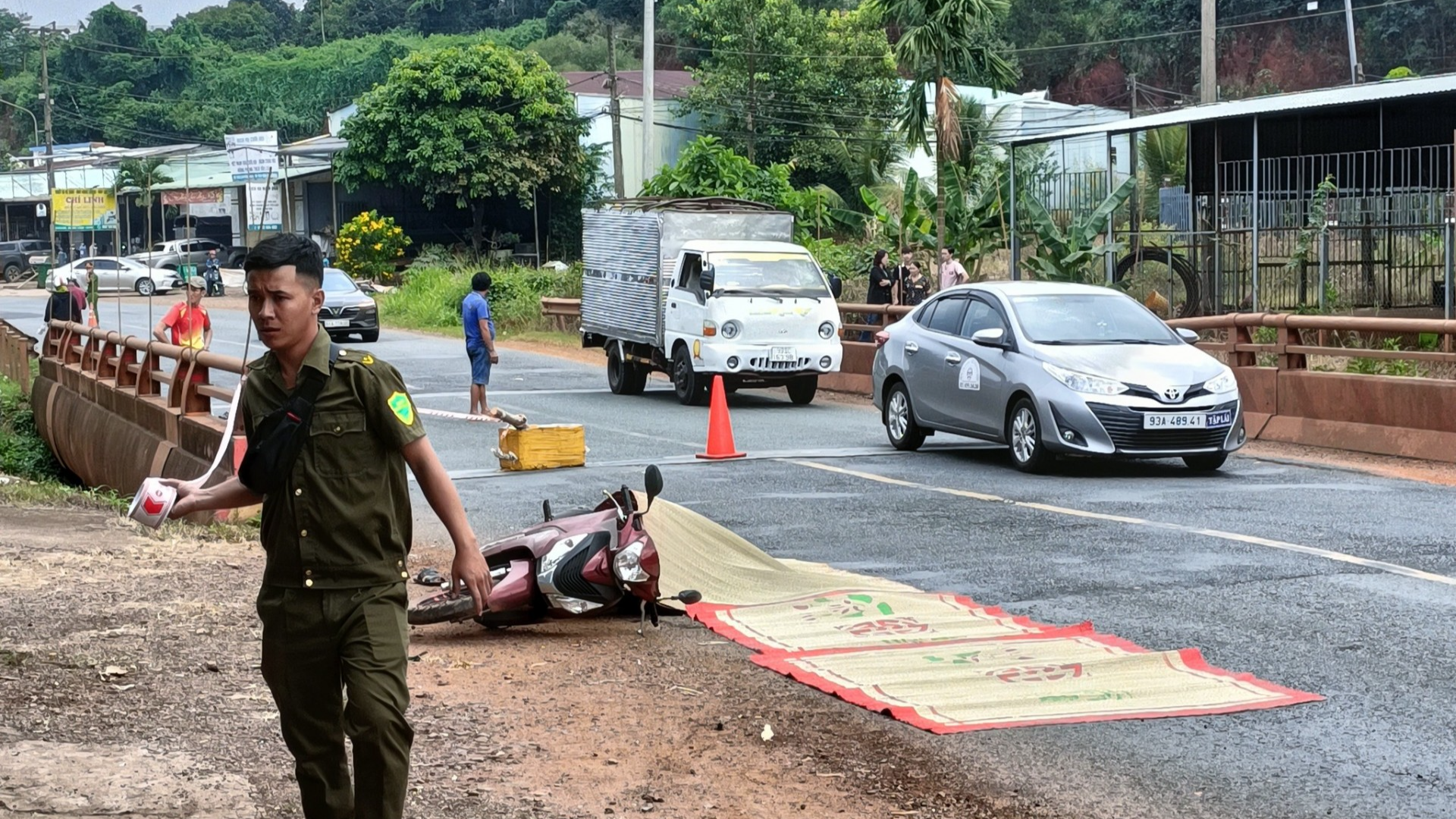 Bị xe đầu kéo tông từ phía sau, người phụ nữ đi xe máy tử vong