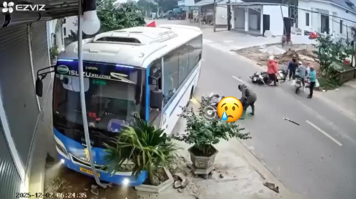 Tai nạn liên hoàn giữa 3 xe máy và 1 xe khách lúc sáng sớm