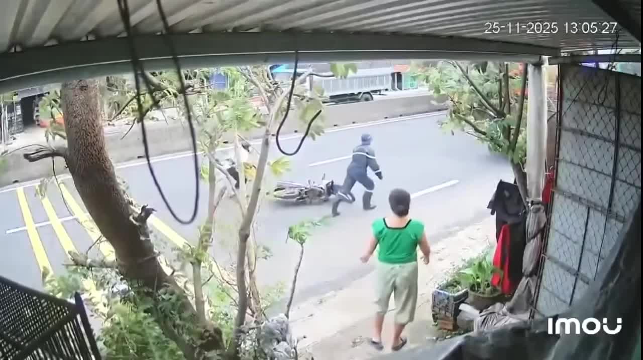 Chiến sĩ cảnh sát PCCC lao vào mũi xe container cứu học sinh