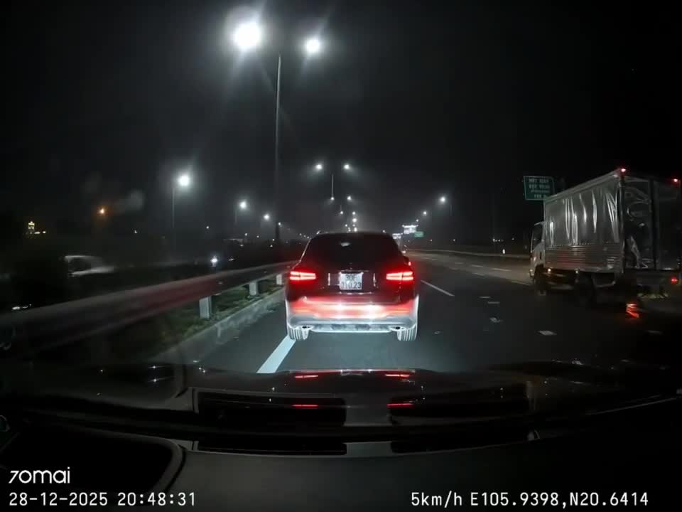 Va chạm trên cao tốc Pháp Vân - Cầu Giẽ