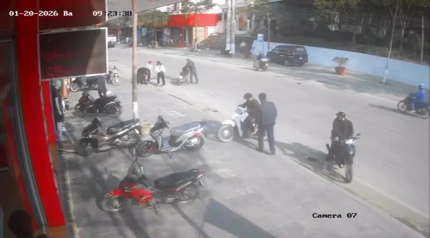 Va chạm xe máy rồi phóng xe bỏ đi