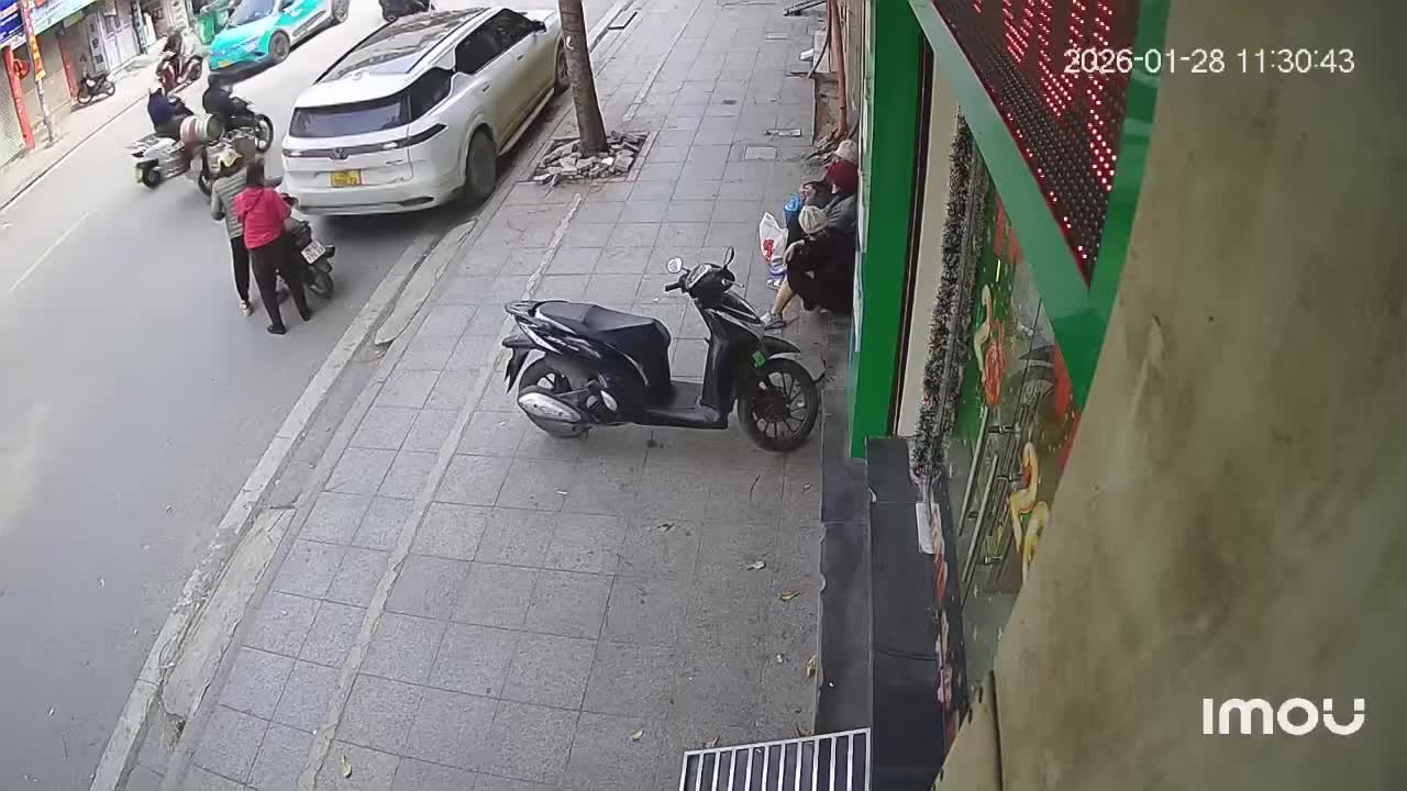 Toàn cảnh vụ việc lùi xe gây chết người tại phố Khâm Thiên, Hà Nội