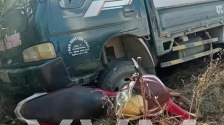 Xe tải tự trôi khiến một em 10 tuổi tử vong