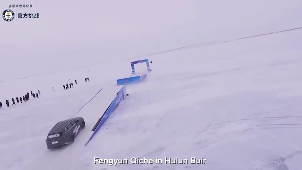 Mẫu SUV lập kỷ lục Guinness với cú nhảy xa hơn 20m trên băng