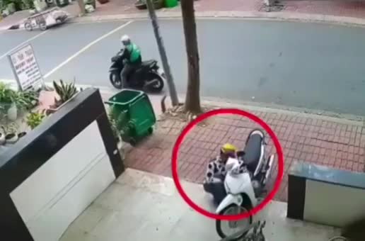 Ăn trộm xe máy bị phát hiện