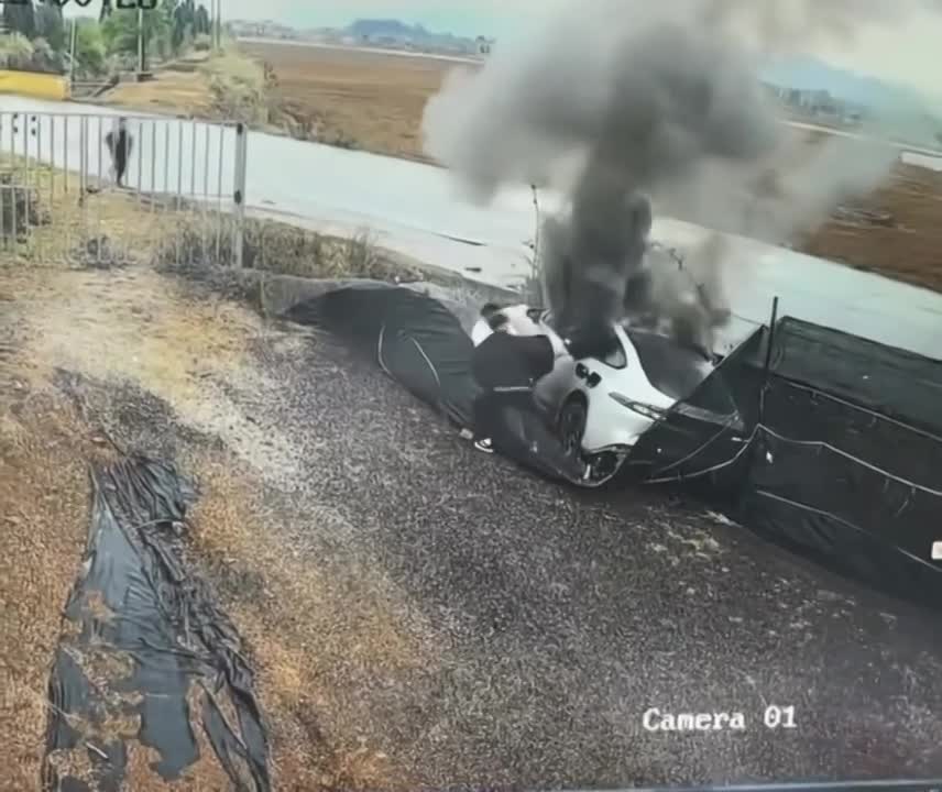 Tai nạn tại Trung Quốc từ tay nắm cửa ẩn ô tô