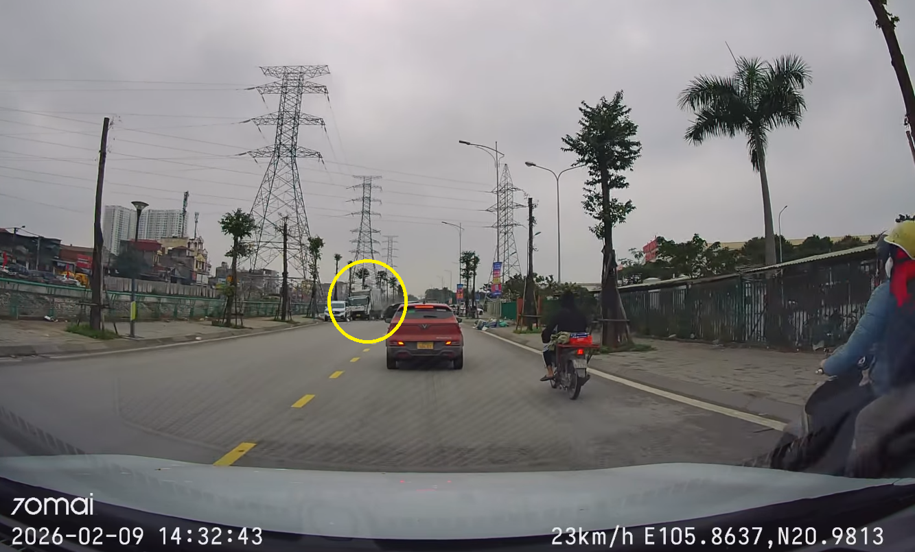 Va chạm liên hoàn 3 ô tô