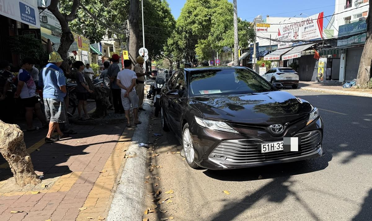 Vũng Tàu: Đi bộ sang đường bị ô tô cán tử vong