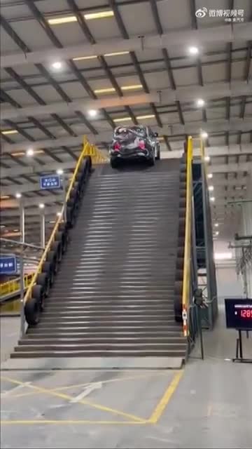 BYD Yangwang U8 ngụy trang thử nghiệm leo thang dựng đứng