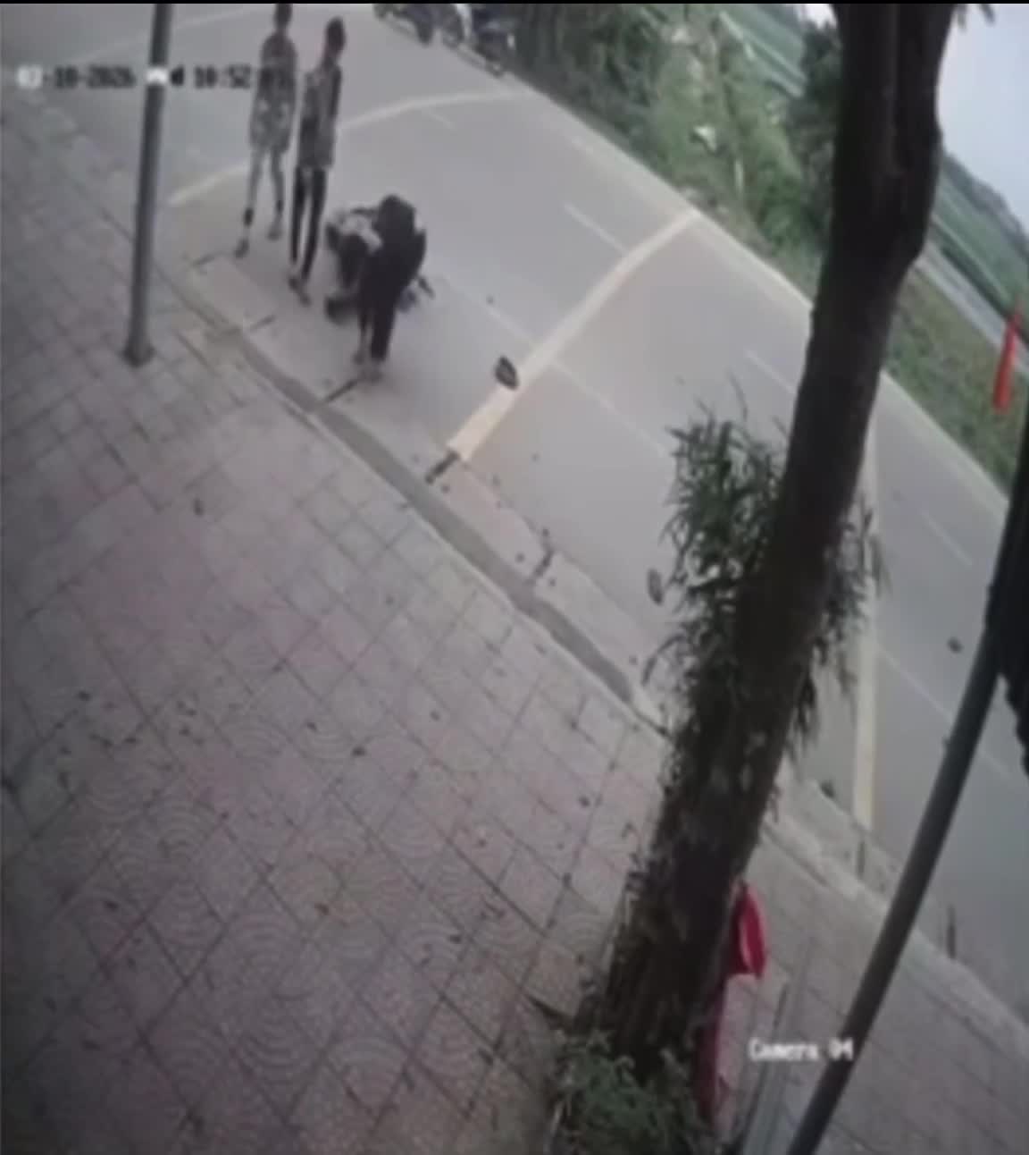 Va chạm giữa xe máy và xe đạp điện