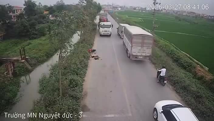 TNGT nghiêm trọng ở Nguyệt Đức - Thuận Thành giữa xe Ben và xe điện