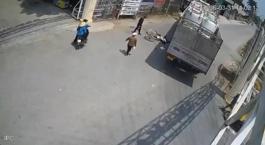 Nữ công nhân quê Sóc Trăng đi xe đạp xảy ra va chạm với ô tô tải tại Tân Uyên, Bình Dương cũ