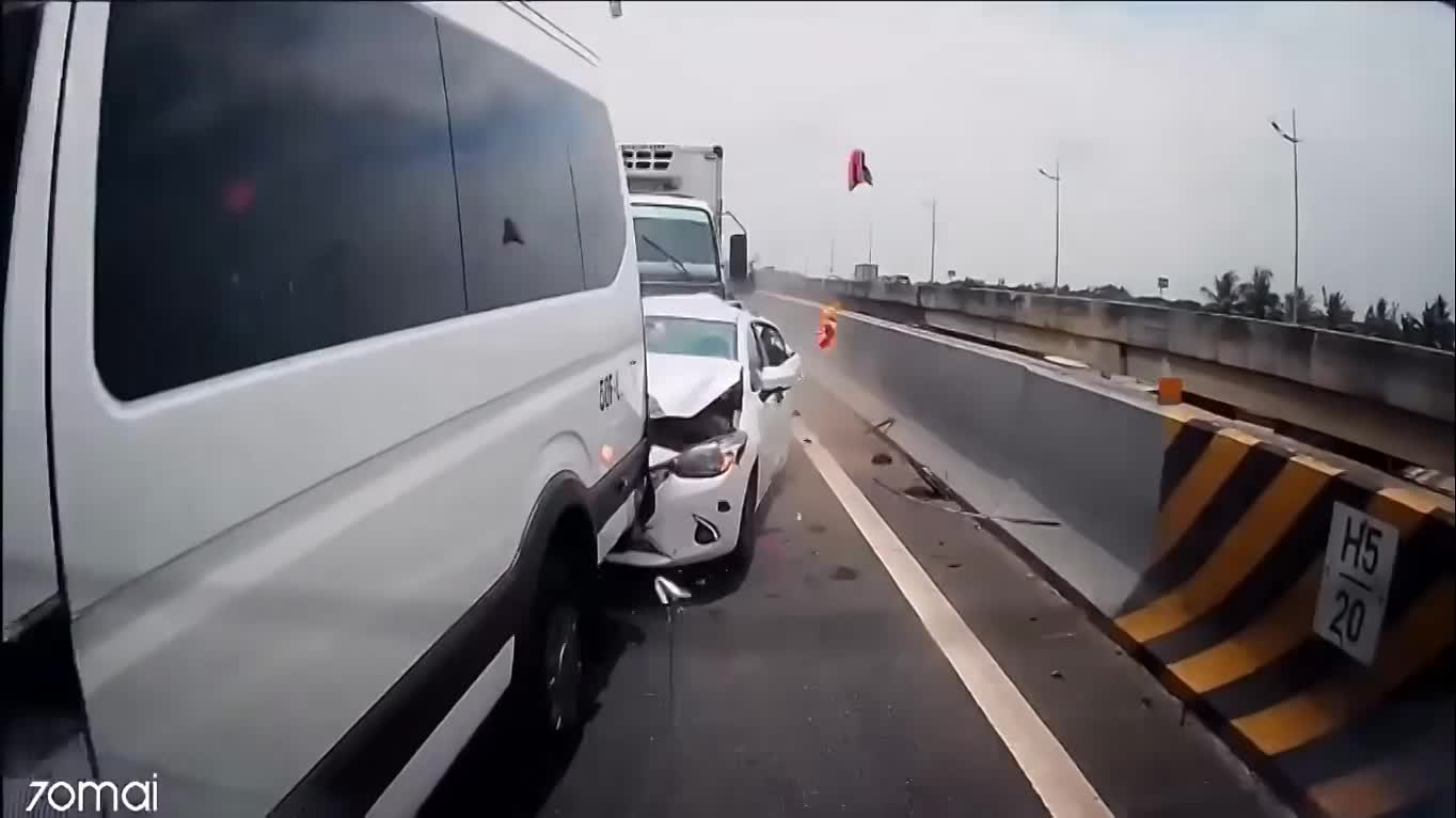 TNGT liên hoàn trên cao tốc Cao tốc TP.HCM - Trung Lương