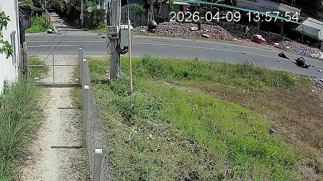 Bến Tre cũ: 3 xe máy va chạm mạnh