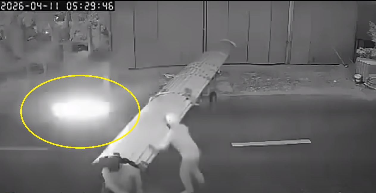 Phóng nhanh va chạm với xe chở tôn đang quay đầu