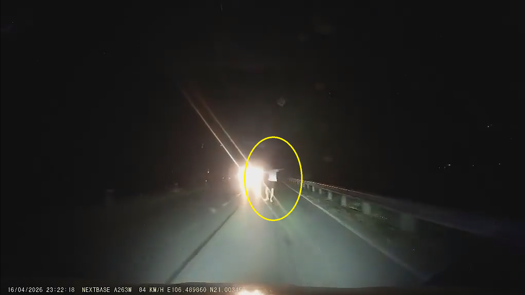 Phản xạ đánh lái thoát khỏi nguy hiểm trong gang tấc