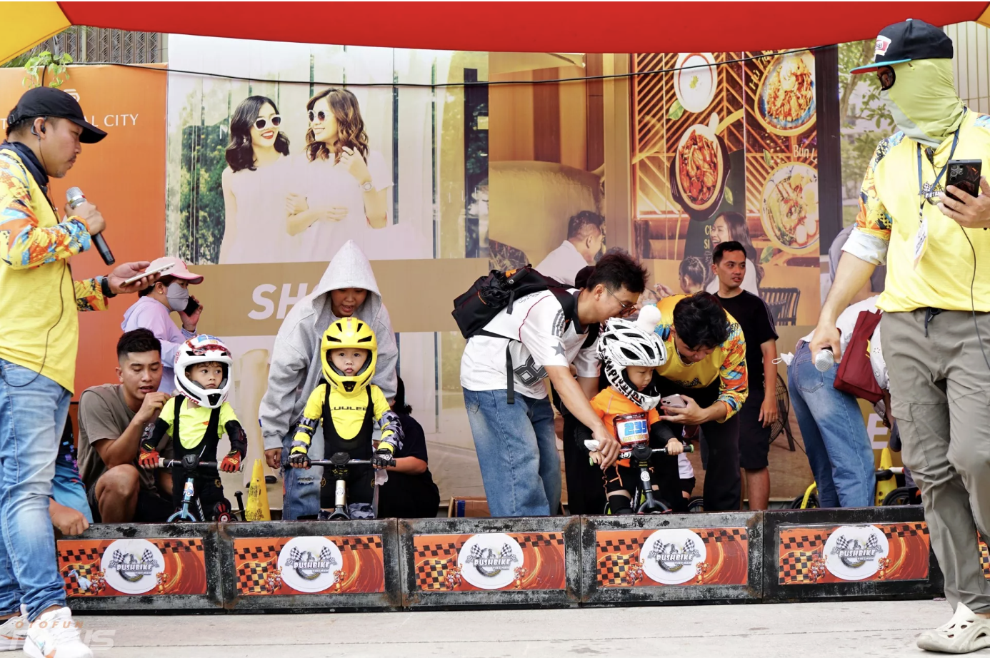 Vận động viên nhí tranh tài trên đường đua Gymkhana Kid