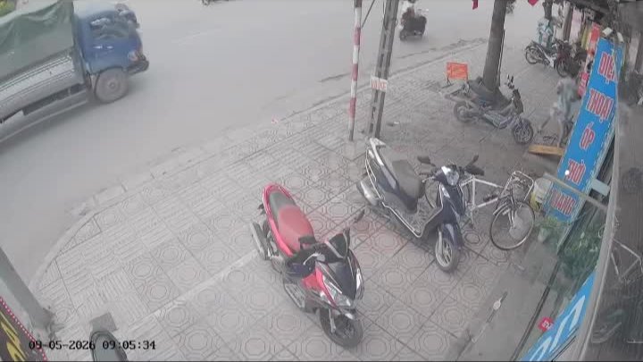 Góc camera khác của vụ tai nạn liên hoàn tại Gia Lâm, Hà Nội