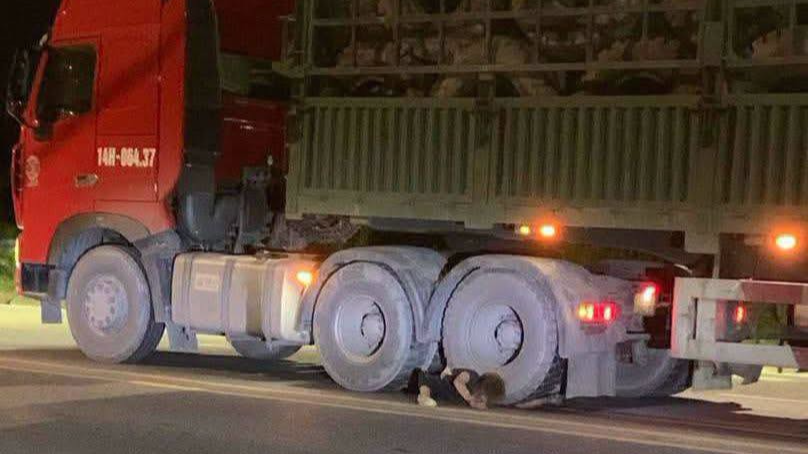 TNGT giữa xe đầu kéo và xe máy khiến một người tử vong ở Quảng Ninh