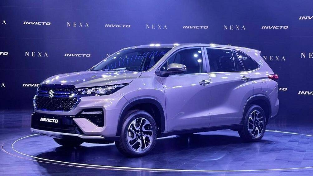 Cận cảnh Suzuki Invicto Hybrid 2024 'anh em song sinh' của Toyota Innova